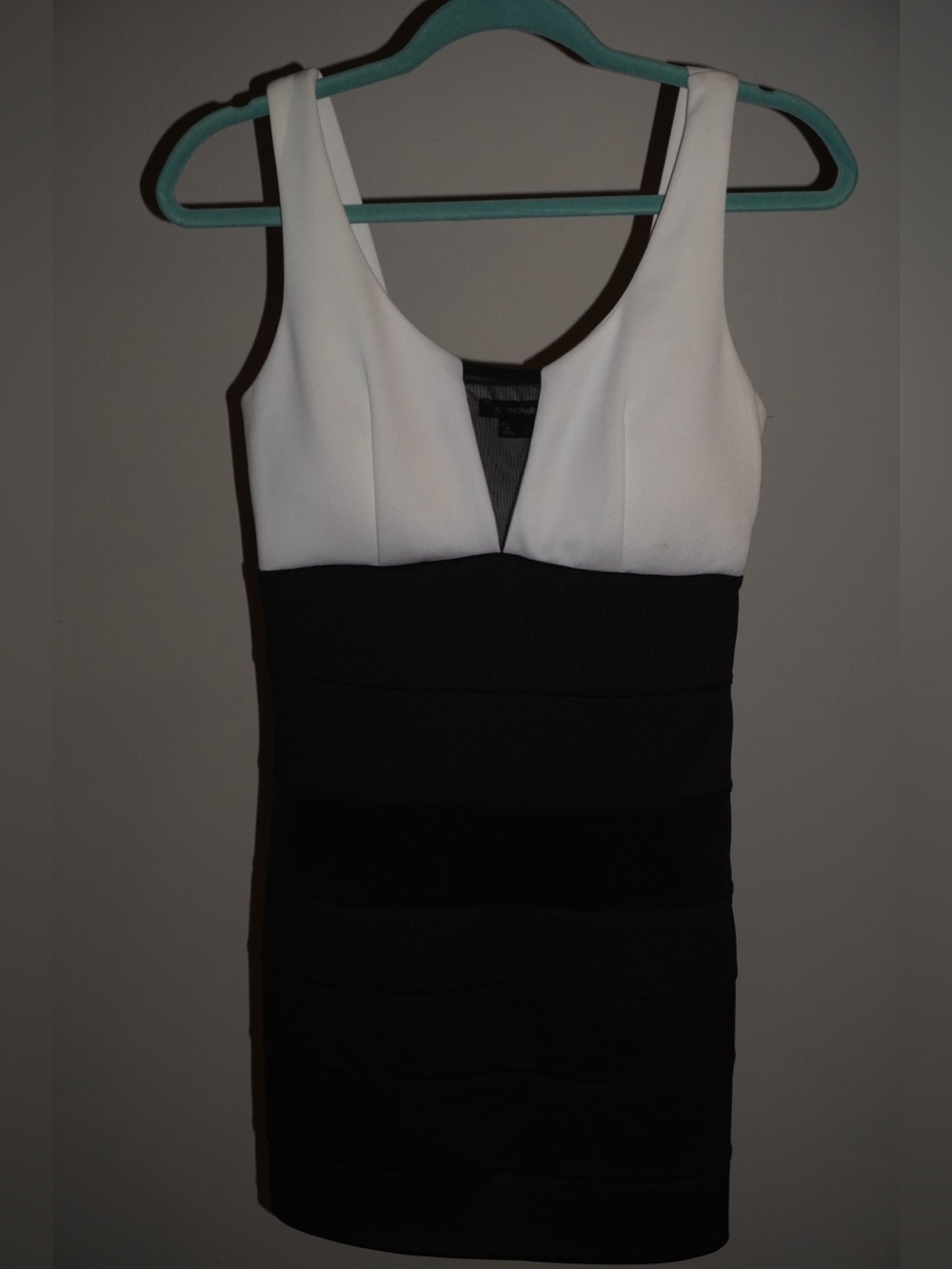 V-Neck mini dress - White and Black